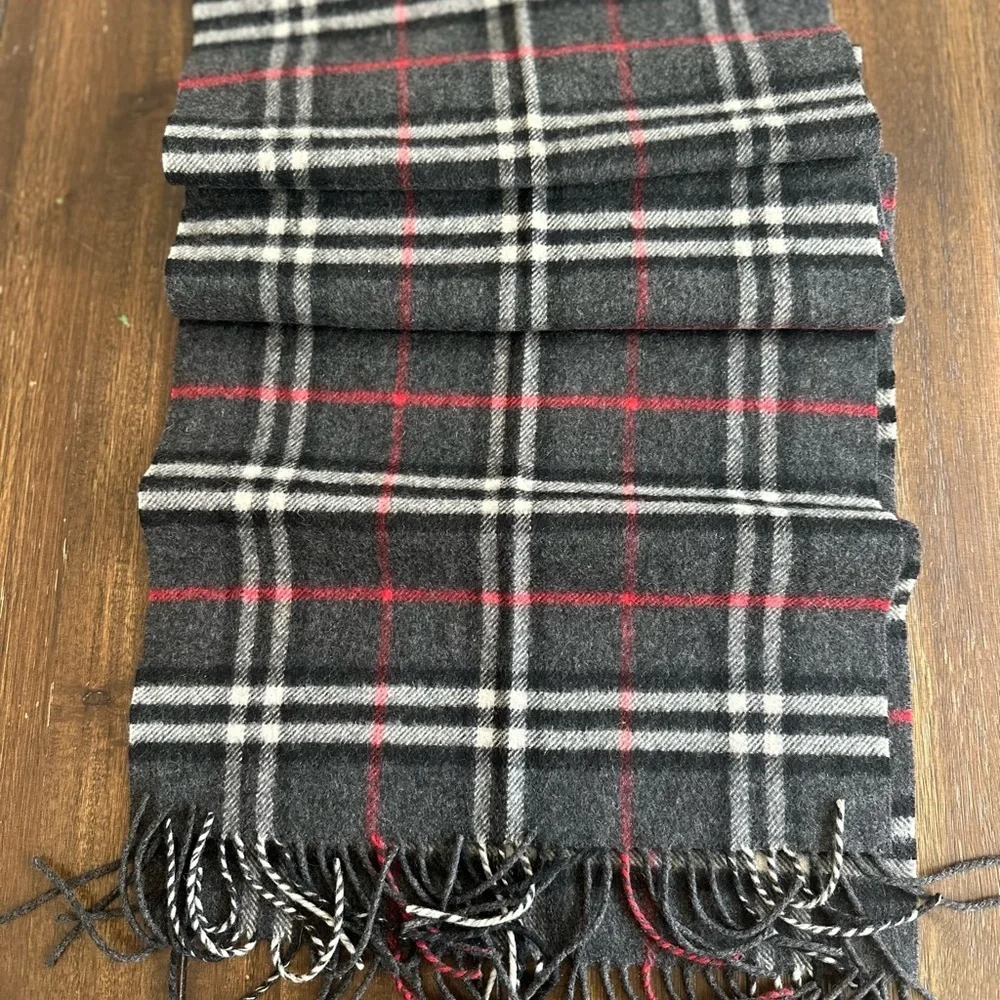 Vintage Burberry's cashmere scarf